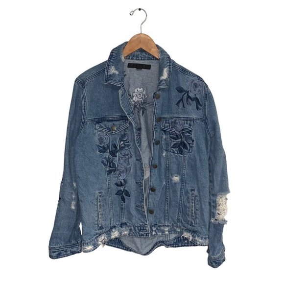 Tinsel Jean Jacket Size Medium  Medium Wash Denim Distressed‎ Embroidered Floral - Picture 1 of 8